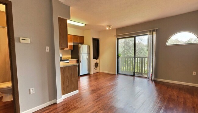 Photo - 3255 Niagara Square