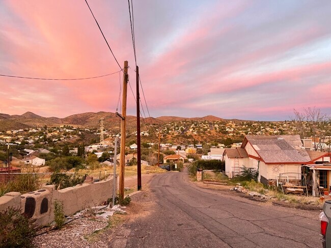 Photo - 453 W Hackney Hill Rd Unidad studio