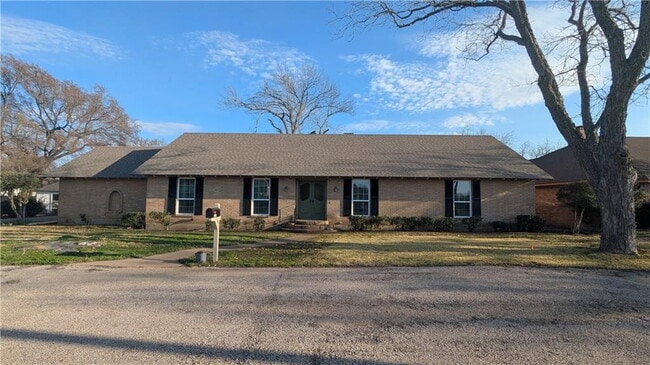 Building Photo - Charming 3-Bed, 2-Bath Oasis on West 6th S... Rental