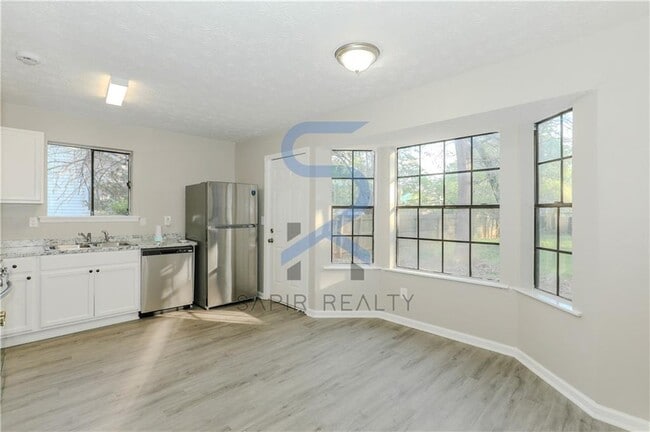 Photo - 5694 Phillips Dr