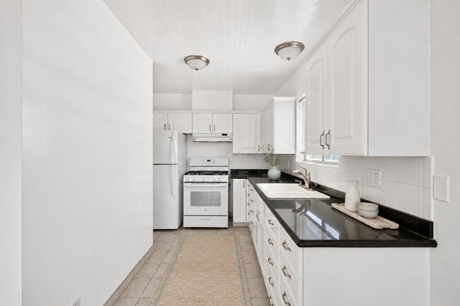 19 19th Ave Unit 4
