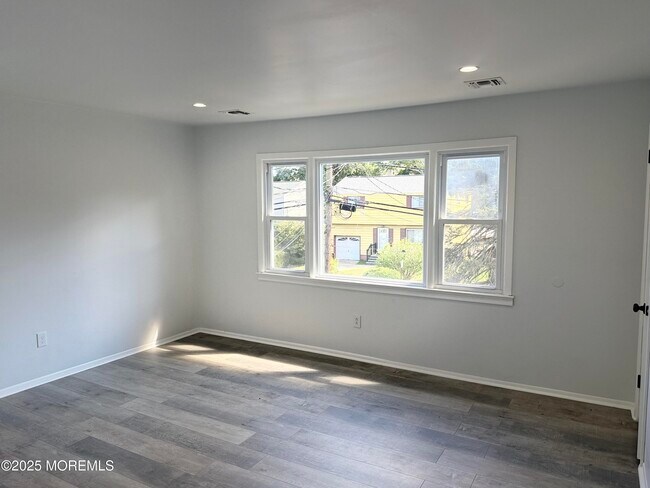 Photo - 55 Chapin Ave