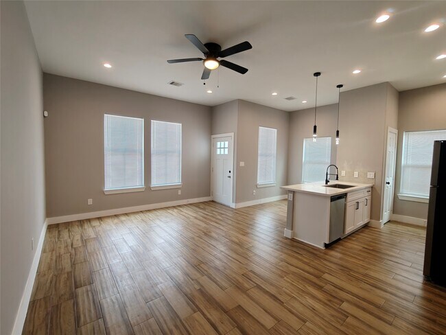 Photo - 4124 Vaughn St