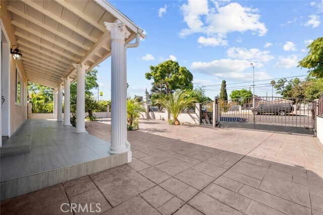 Photo - 11252 Saticoy St