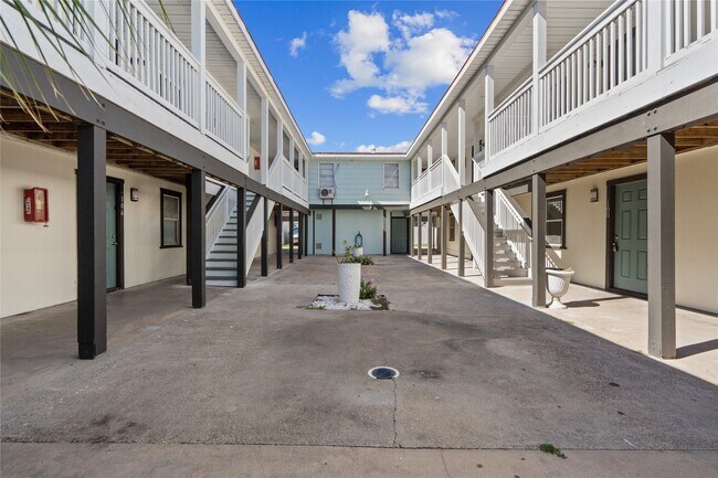 Photo - 918 Winnie St Unidad 100