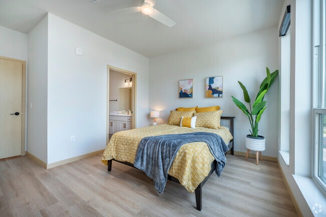 2BR, 2BA - 1098SF - Bedroom