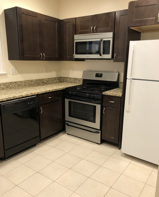 Building Photo - 7 Upland Rd Unit 8 Rental