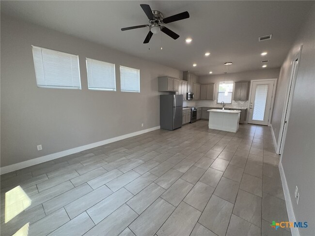 5001 White Rose Dr