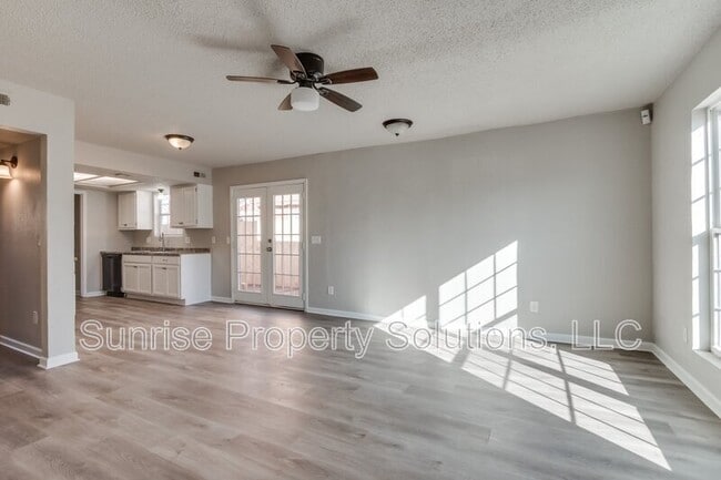 Photo - 4713 Love Dr