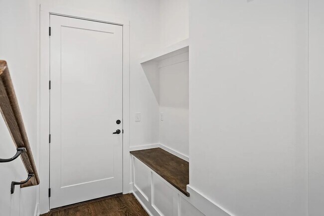 Photo - 611 Vernon Ave