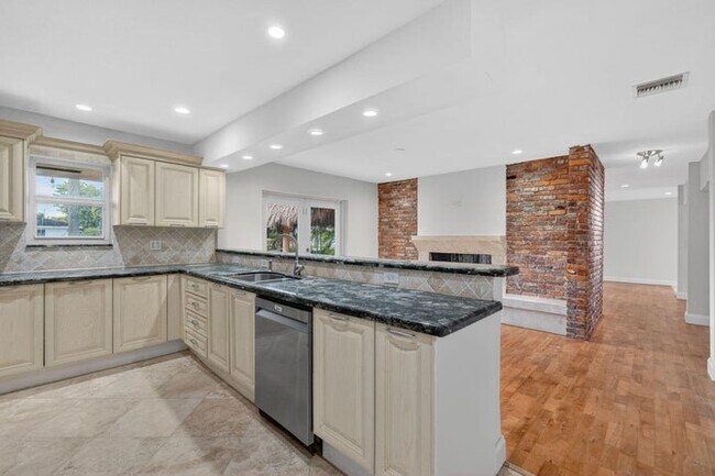 Photo - 2213 NE 16th St