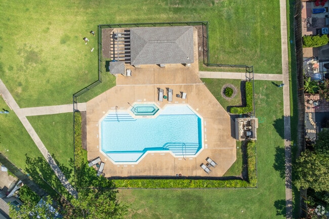 Pool - Bella Terra Townhomes