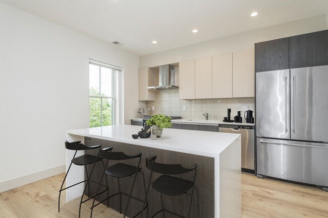 Building Photo - 178 Saint Alphonsus St Unit 4 Rental