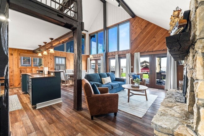 Photo - Fully Furnished 3 Bedroom Lakefront Home o...