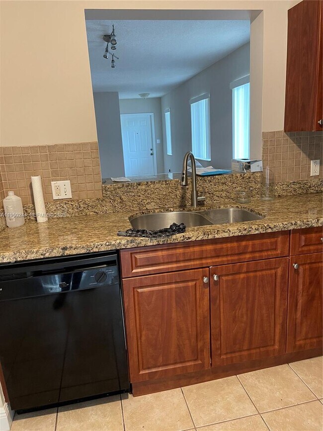 Photo - 4785 SW 62nd Ave Unit 101