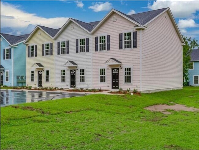 Photo - 10 Old Courthouse Way