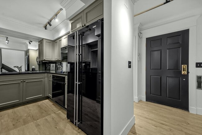 Photo - 3 Bedroom Luxury Condo