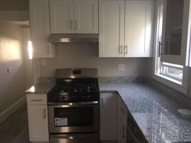 Kitchen - 104 Bowdoin St Unit 3