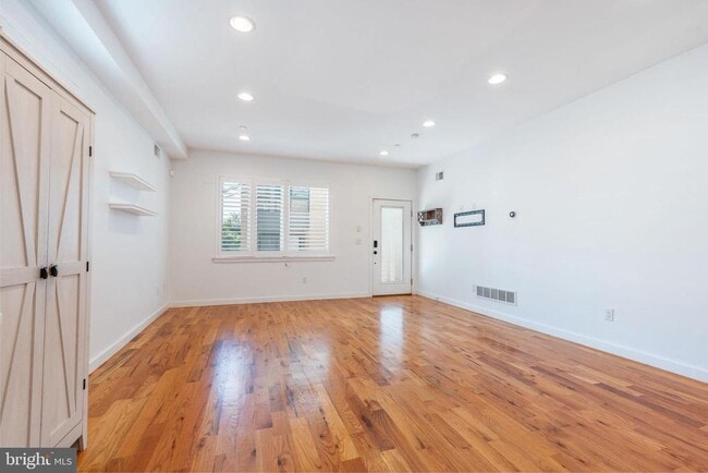Building Photo - 1719 Erdman St