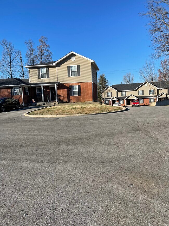 1150 Woodland Dr Townhome Townhome Rental in Elizabethtown KY