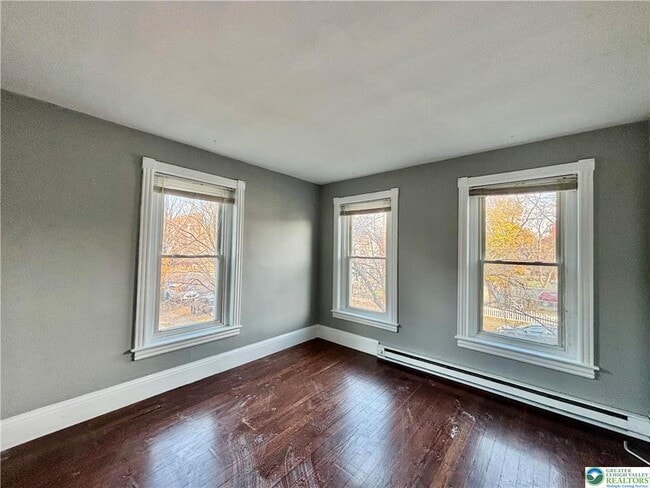 Photo - 77 W Laurel St