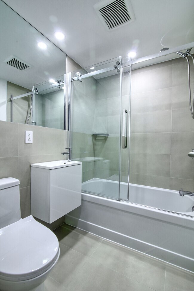 Photo - 1 Chem. de la Côte-Sainte-Catherine Unité 203