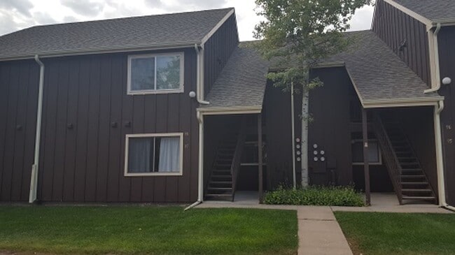 Building Photo - Well-Appointed Apartment Available This August