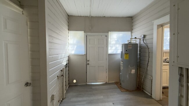 Photo - 1672 W 2nd St