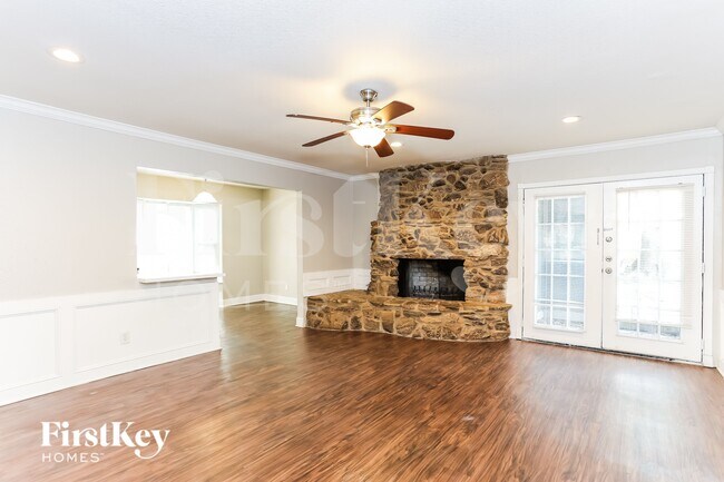 223 Linda Ln