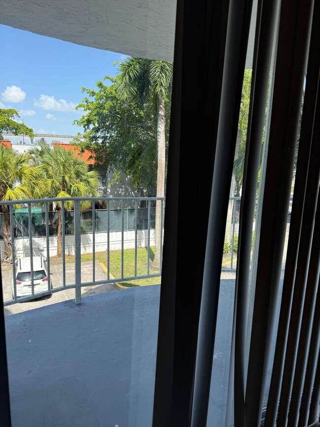 Photo - 482 NW 165th St Unidad A-301