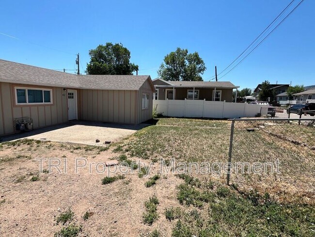 Photo - 215 Cheyenne St