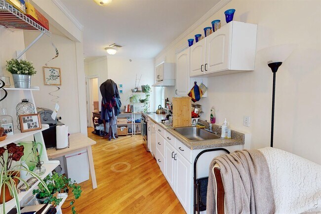 Photo - 5 Bishop Allen Dr Unidad 3