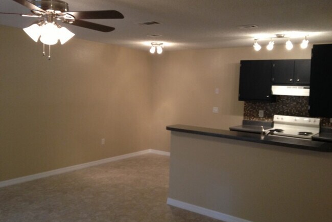 Kitchen & Dinning - 629 Dory Ln Unit 104