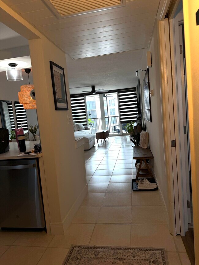 Building Photo - 20 Royal Palm Way Unit 505
