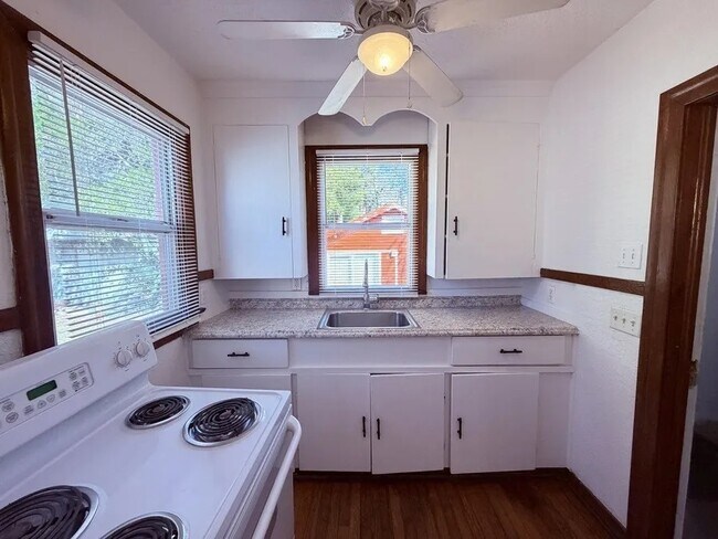 Photo - 27 E 63rd St