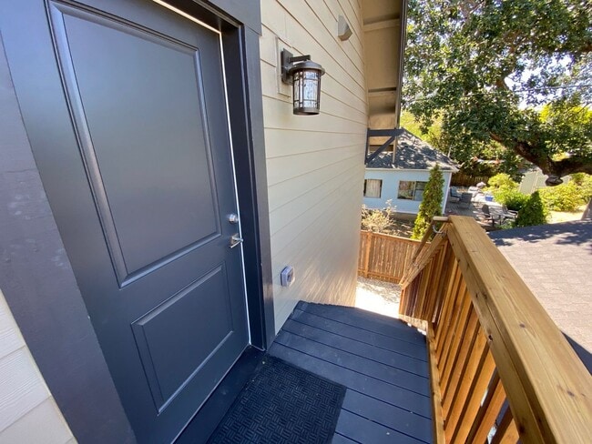 Building Photo - 408 Pine St Unit A