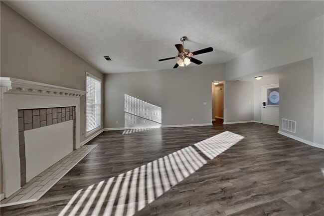 Photo - 645 Paris Dr