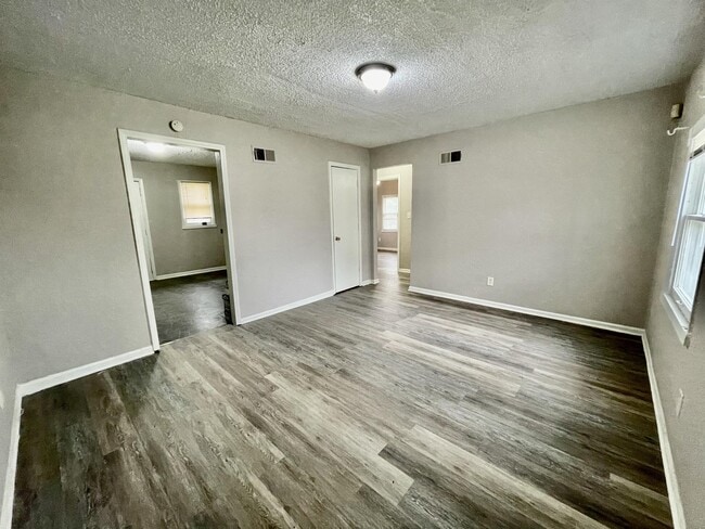 Photo - 7317 Agnes Ave