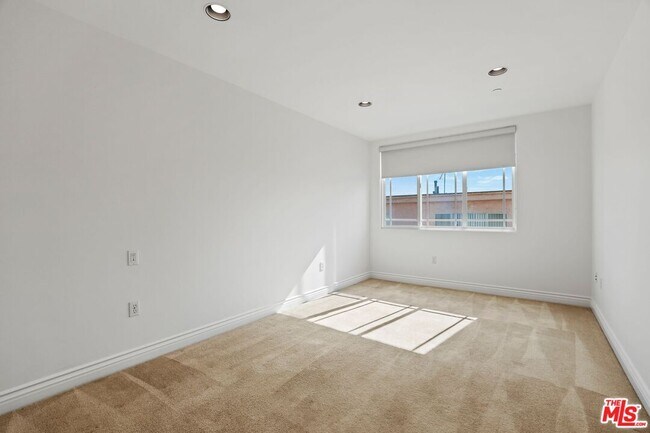 Photo - 11346 Iowa Ave Unit 105