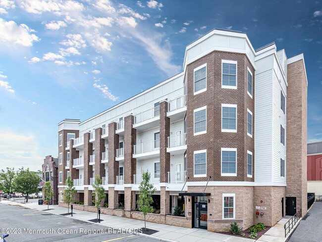 Building Photo - 24 Mechanic St Unit 208