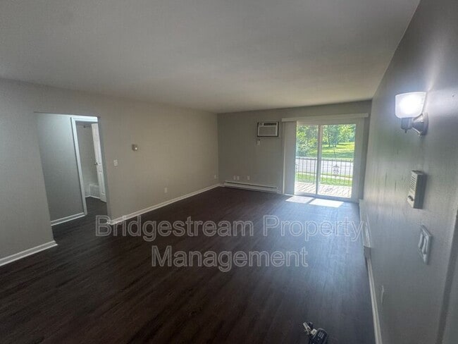 Building Photo - 481 N Broadway St Rental