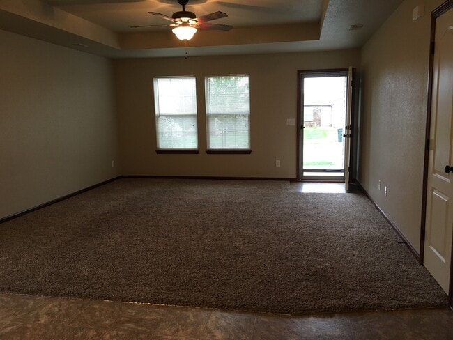 Photo - 3 Bed 2 Bath Single Level Duplex in Lee's Summit