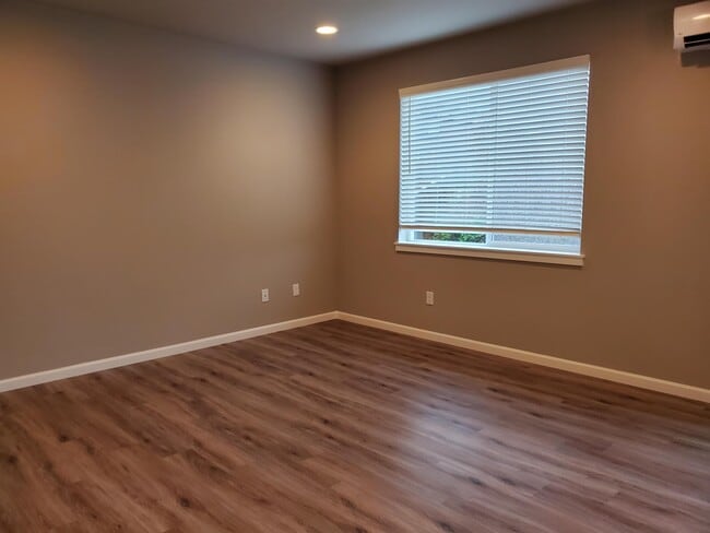 Photo - 6909 Delaney Ln NE