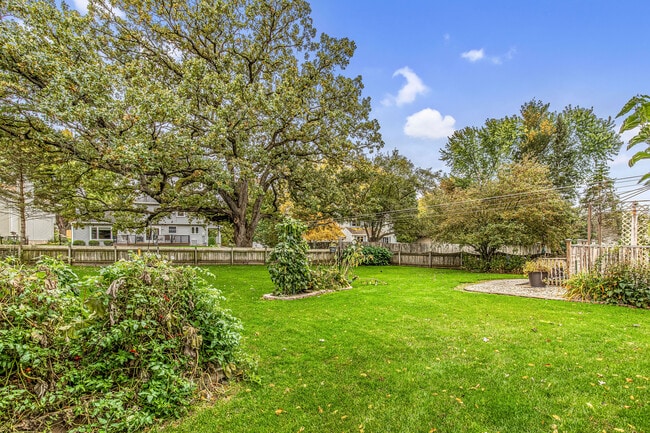 Photo - 5807 Black Walnut Dr House