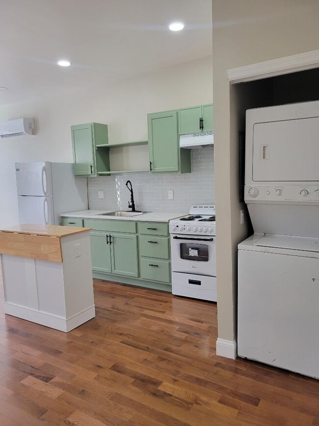 Building Photo - 3140 N Rosewood St