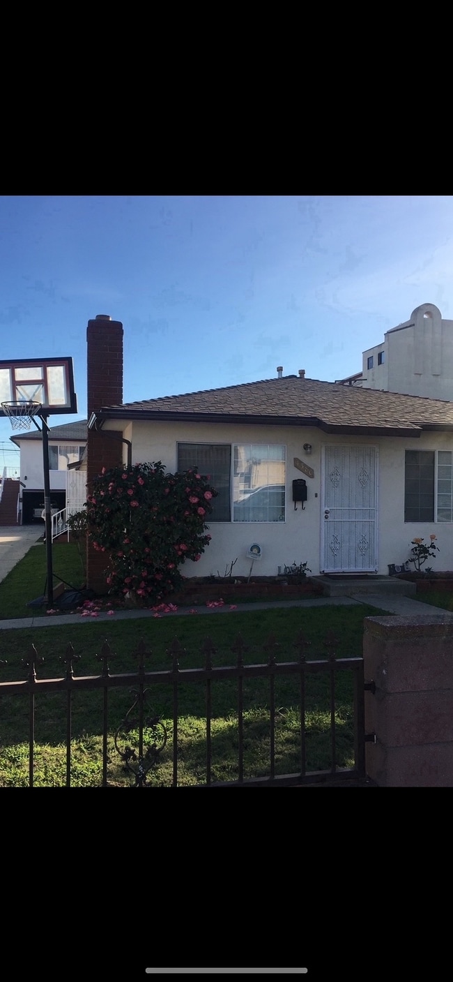 Photo - 4380 W 136th St Unidad C