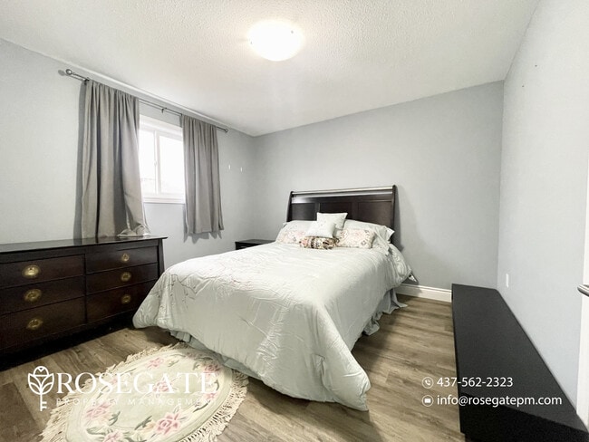 Photo - Pet-Friendly 2-Bedroom Main Level Apartment with Pool & Backyard Deck – Niagara Falls Unit 1