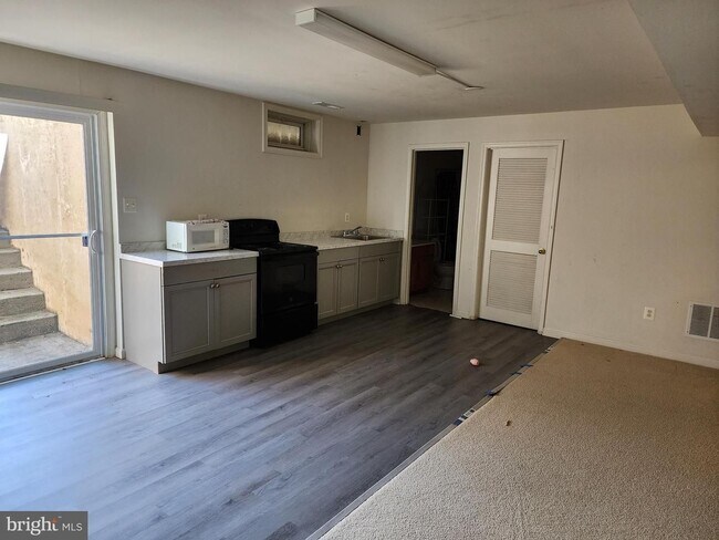 Photo - Large House in CR