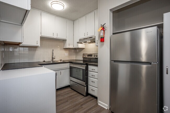 1BR, 1BA - 550SF - Kitchen