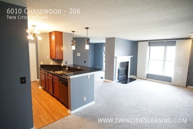 Building Photo - 6010 Chasewood Pkwy Unit 206